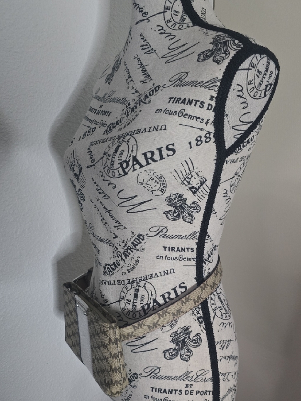 Michael Kors Beige & White MK Logo W/ Silver Hardware Belt Bag (EUC)(S/M)🤍 - Picture 6 of 10